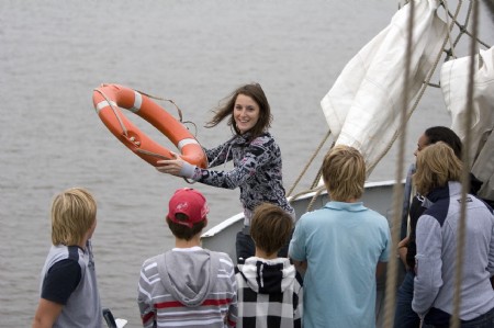 jeugd aan boord reddingsring